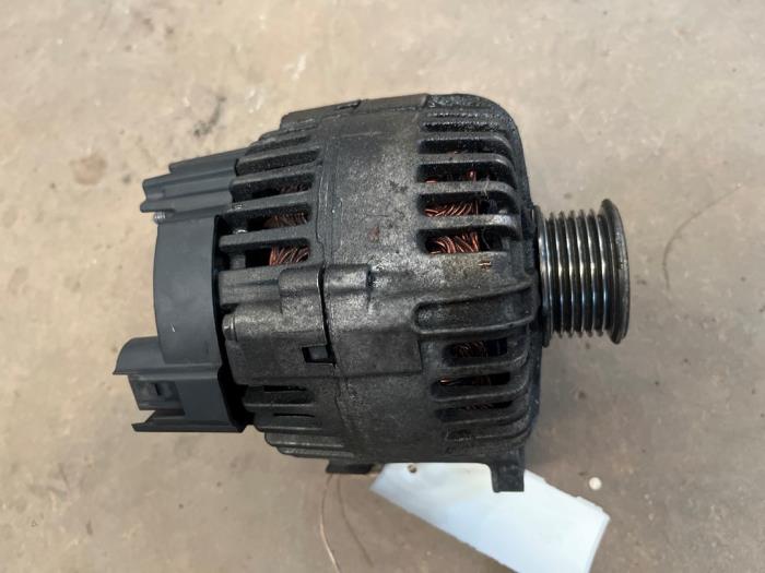 Dynamo van een Volkswagen Jetta III (1K2) 1.4 TSI 122 16V 2009