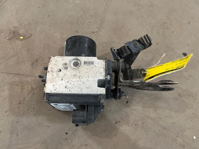 Gebruikte ABS Pomp Volkswagen Passat Variant (3C5) 2.0 FSI 16V Prijs € 25,00 Margeregeling aangeboden door F. van den Mosselaar autodemontage