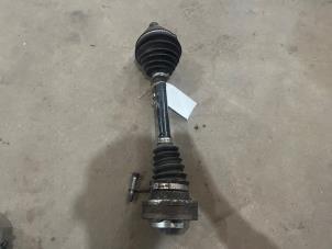 Gebruikte Steekas links-voor Volkswagen Passat Variant (3C5) 2.0 TFSI/TSI 16V Prijs € 35,00 Margeregeling aangeboden door F. van den Mosselaar autodemontage