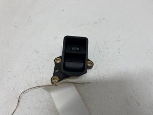 Gebruikte Schakelaar handrem Toyota Avensis (T27) 1.8 16V VVT-i Prijs € 9,99 Margeregeling aangeboden door F. van den Mosselaar autodemontage