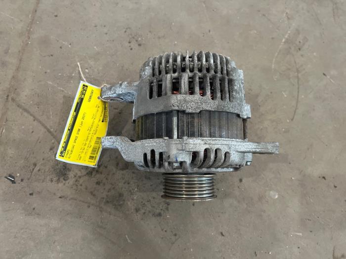 Gebruikte Dynamo Mitsubishi Space Star (A0) 1.0 12V Prijs € 35,00 Margeregeling aangeboden door F. van den Mosselaar autodemontage