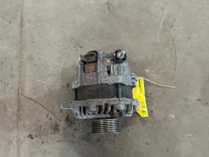 Alternator van een Mitsubishi Space Star (A0) 1.0 12V 2017