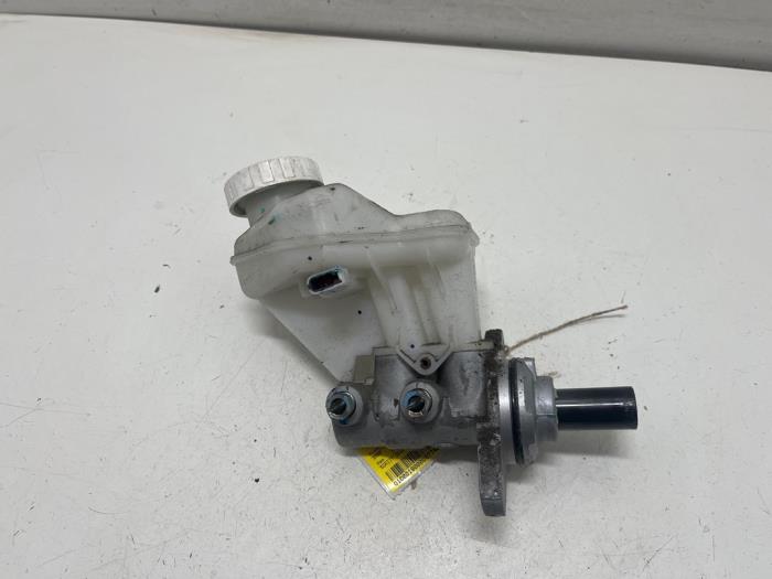 Gebruikte Hoofdremcilinder Mitsubishi Space Star (A0) 1.0 12V Prijs € 15,00 Margeregeling aangeboden door F. van den Mosselaar autodemontage