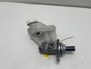 Gebruikte Hoofdremcilinder Mitsubishi Space Star (A0) 1.0 12V Prijs € 15,00 Margeregeling aangeboden door F. van den Mosselaar autodemontage