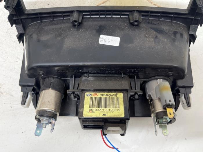 AUX/USB aansluiting van een Kia Sorento II (XM) 2.2 CRDi 16V VGT 4x4 2012