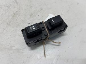 Gebruikte Schakelaar Elektrisch Raam Kia Sorento II (XM) 2.2 CRDi 16V VGT 4x4 Prijs € 15,00 Margeregeling aangeboden door F. van den Mosselaar autodemontage