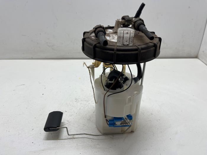Gebruikte Tank element Pomp Kia Sorento II (XM) 2.2 CRDi 16V VGT 4x4 Prijs € 50,00 Margeregeling aangeboden door F. van den Mosselaar autodemontage