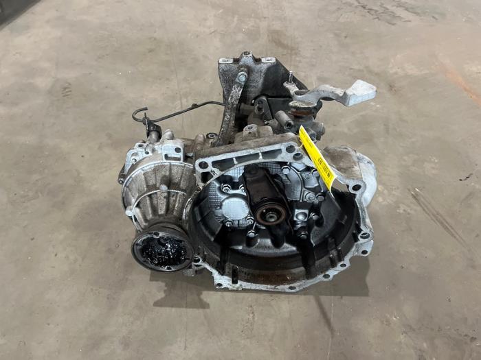 Gebruikte Versnellingsbak Volkswagen Touran (1T1/T2) 2.0 FSI 16V Prijs € 200,00 Margeregeling aangeboden door F. van den Mosselaar autodemontage