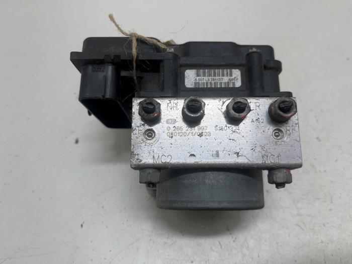 Gebruikte ABS Pomp Peugeot Bipper (AA) 1.4 HDi Prijs € 25,00 Margeregeling aangeboden door F. van den Mosselaar autodemontage