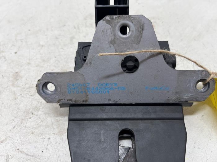 Slotmechaniek Achterklep van een Ford Mondeo IV Wagon 2.0 TDCi 130 16V 2008