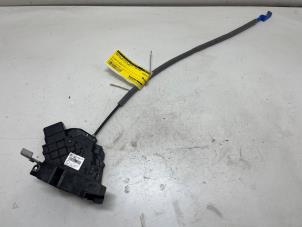 Gebruikte Slotmechaniek Portier 4Deurs links-voor Ford Mondeo IV 2.0 TDCi 140 16V Prijs € 20,00 Margeregeling aangeboden door F. van den Mosselaar autodemontage