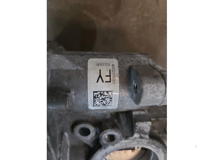Gebruikte Gasklephuis Dacia Logan MCV II/III/Sandero Wagon 0.9 TCE 12V Prijs € 25,00 Margeregeling aangeboden door F. van den Mosselaar autodemontage