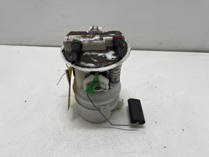 Gebruikte Tank element Pomp Dacia Logan MCV II/III/Sandero Wagon 0.9 TCE 12V Prijs € 25,00 Margeregeling aangeboden door F. van den Mosselaar autodemontage