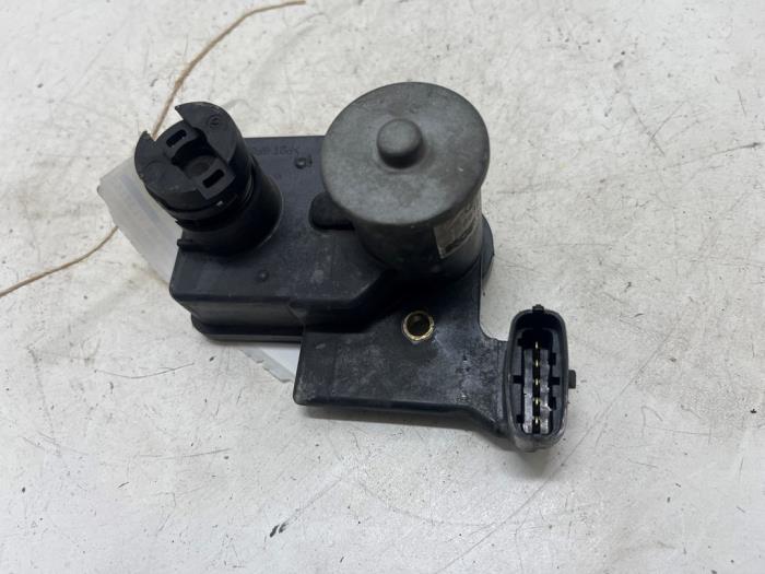 Gebruikte Wervelklep motor Kia Carens III (FG) 2.0 CRDI VGT 16V Prijs € 20,00 Margeregeling aangeboden door F. van den Mosselaar autodemontage
