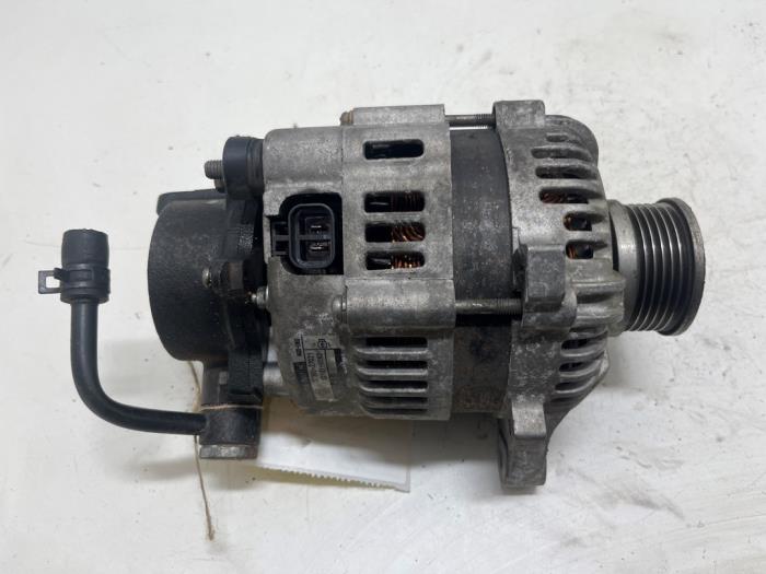Gebruikte Dynamo Kia Carens III (FG) 2.0 CRDI VGT 16V Prijs € 50,00 Margeregeling aangeboden door F. van den Mosselaar autodemontage