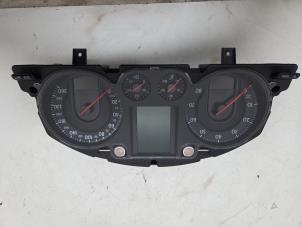 Gebruikte Kilometerteller KM Volkswagen Passat Variant (3C5) 2.0 FSI 16V Prijs € 25,00 Margeregeling aangeboden door F. van den Mosselaar autodemontage