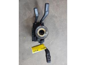 Gebruikte Combischakelaar Stuurkolom Volkswagen Passat Variant (3C5) 2.0 FSI 16V Prijs € 35,00 Margeregeling aangeboden door F. van den Mosselaar autodemontage