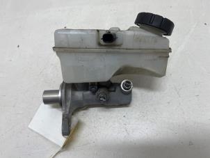 Gebruikte Hoofdremcilinder Renault Captur (2R) 0.9 Energy TCE 12V Prijs € 15,00 Margeregeling aangeboden door F. van den Mosselaar autodemontage