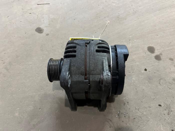 Dynamo van een Renault Megane III Coupe (DZ) 1.6 16V 2009