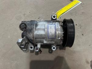 Gebruikte Pomp Airco Renault Megane III Coupe (DZ) 1.6 16V Prijs € 75,00 Margeregeling aangeboden door F. van den Mosselaar autodemontage
