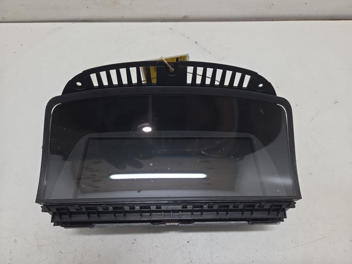 Gebruikte Display Interieur BMW 7 serie (E65/E66/E67) 745i,Li 4.4 V8 32V Prijs € 200,00 Margeregeling aangeboden door F. van den Mosselaar autodemontage