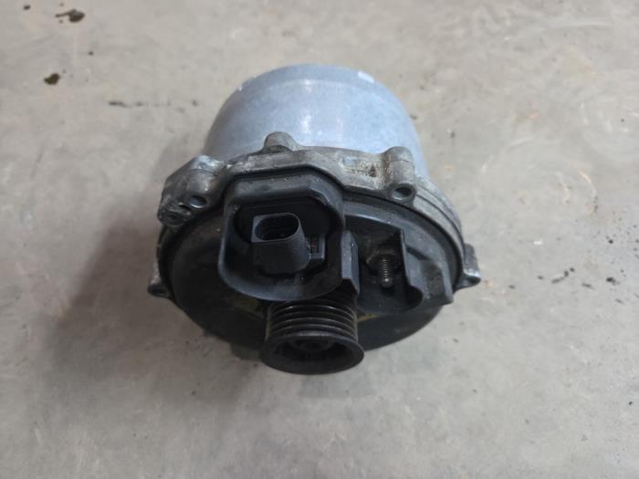 Gebruikte Dynamo BMW 7 serie (E65/E66/E67) 745i,Li 4.4 V8 32V Prijs € 150,00 Margeregeling aangeboden door F. van den Mosselaar autodemontage