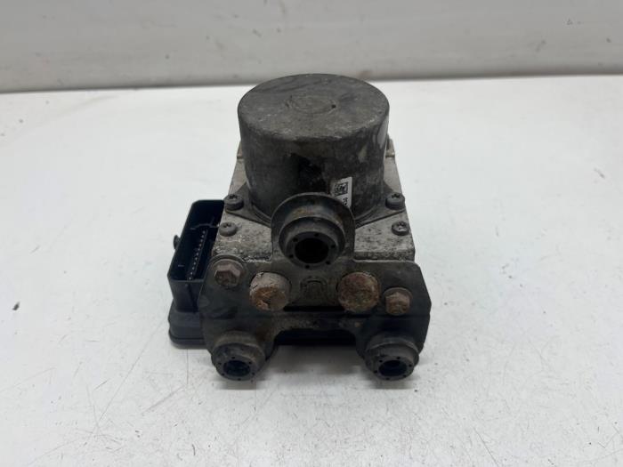 ABS Pomp van een Volkswagen Up! (121) 1.0 12V 60 2012