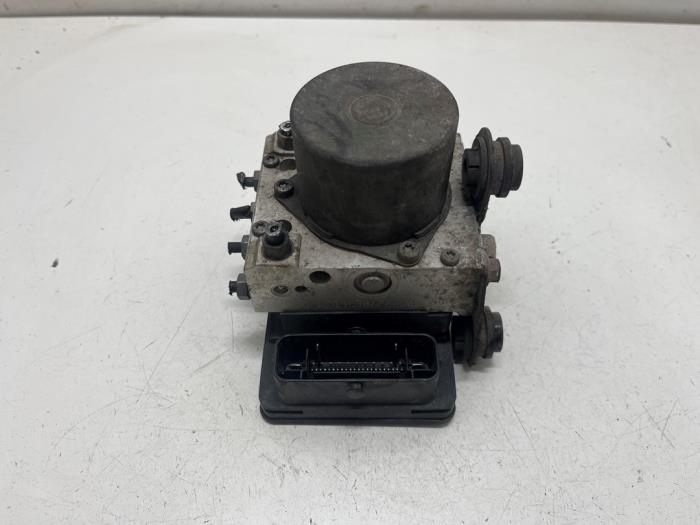 ABS Pomp van een Volkswagen Up! (121) 1.0 12V 60 2012