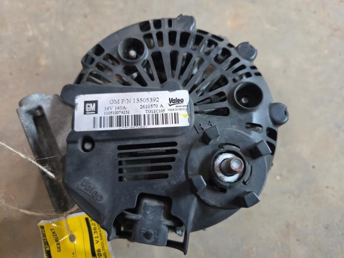 Dynamo van een Opel Corsa D 1.3 CDTi 16V ecoFLEX 2011