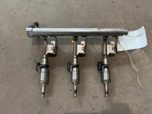 Gebruikte Injector brug Ford Focus 3 Wagon 1.0 Ti-VCT EcoBoost 12V 125 Prijs € 35,00 Margeregeling aangeboden door F. van den Mosselaar autodemontage