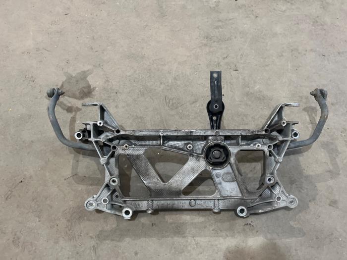 Subframe van een Audi A3 Sportback (8VA/8VF) 1.4 16V g-tron 2014
