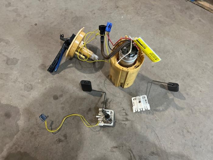 Gebruikte Tank element Pomp BMW X3 (E83) 3.0d 24V Prijs € 75,00 Margeregeling aangeboden door F. van den Mosselaar autodemontage