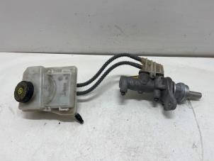 Gebruikte Hoofdremcilinder Mercedes Vito (447.6) 1.6 111 CDI 16V Prijs € 35,00 Margeregeling aangeboden door F. van den Mosselaar autodemontage