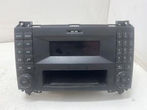 Gebruikte Radio Mercedes Vito (447.6) 1.6 111 CDI 16V Prijs € 135,00 Margeregeling aangeboden door F. van den Mosselaar autodemontage