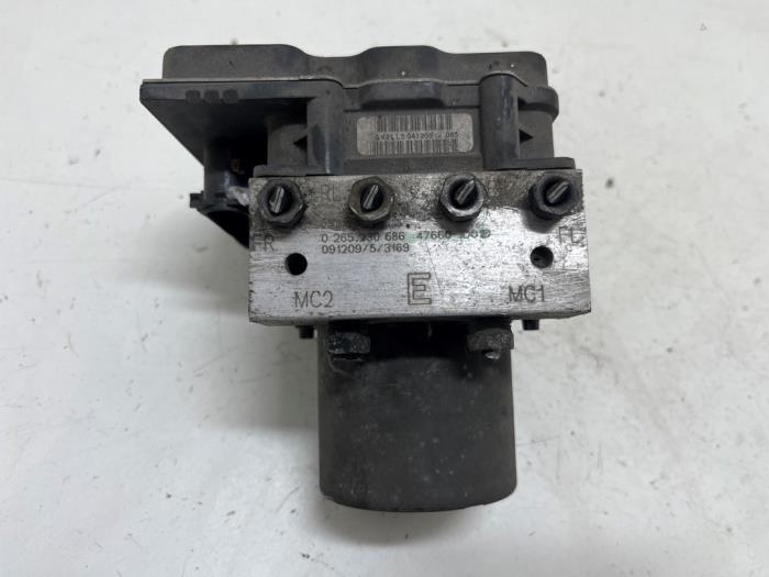 Gebruikte ABS Pomp Nissan Qashqai (J10) 1.5 dCi Prijs € 100,00 Margeregeling aangeboden door F. van den Mosselaar autodemontage