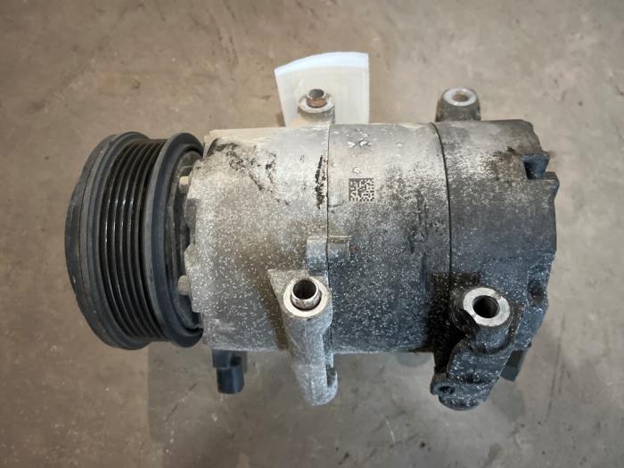Aircopomp van een Ford B-Max (JK8) 1.5 TDCi 2014