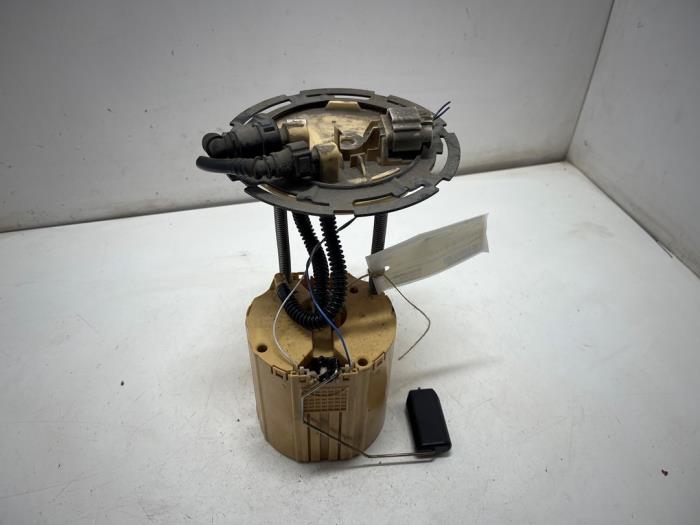 Gebruikte Tank element Pomp Opel Astra J Sports Tourer (PD8/PE8/PF8) 1.7 CDTi 16V Prijs € 35,00 Margeregeling aangeboden door F. van den Mosselaar autodemontage