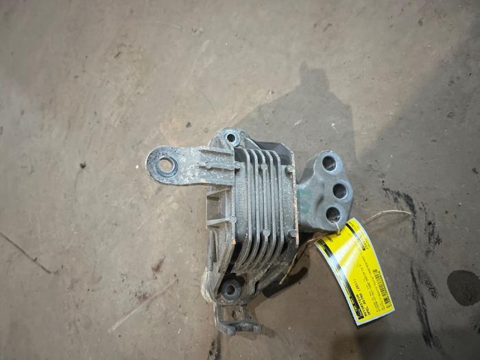 Gebruikte Motorrubber Opel Astra J Sports Tourer (PD8/PE8/PF8) 1.7 CDTi 16V Prijs € 15,00 Margeregeling aangeboden door F. van den Mosselaar autodemontage