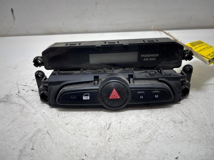 Gebruikte Display Interieur Hyundai iX20 (JC) 1.4 CRDi 16V Prijs € 20,00 Margeregeling aangeboden door F. van den Mosselaar autodemontage