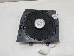 Gebruikte Subwoofer BMW X3 (E83) 3.0d 24V Prijs € 35,00 Margeregeling aangeboden door F. van den Mosselaar autodemontage