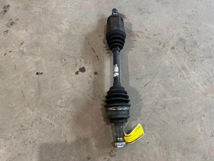 Gebruikte Aandrijfas links-voor BMW X3 (E83) 3.0d 24V Prijs € 50,00 Margeregeling aangeboden door F. van den Mosselaar autodemontage
