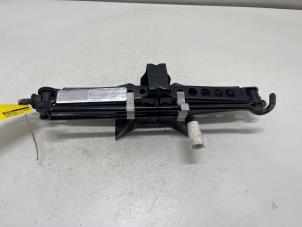 Gebruikte Krik BMW X3 (E83) 3.0d 24V Prijs € 20,00 Margeregeling aangeboden door F. van den Mosselaar autodemontage