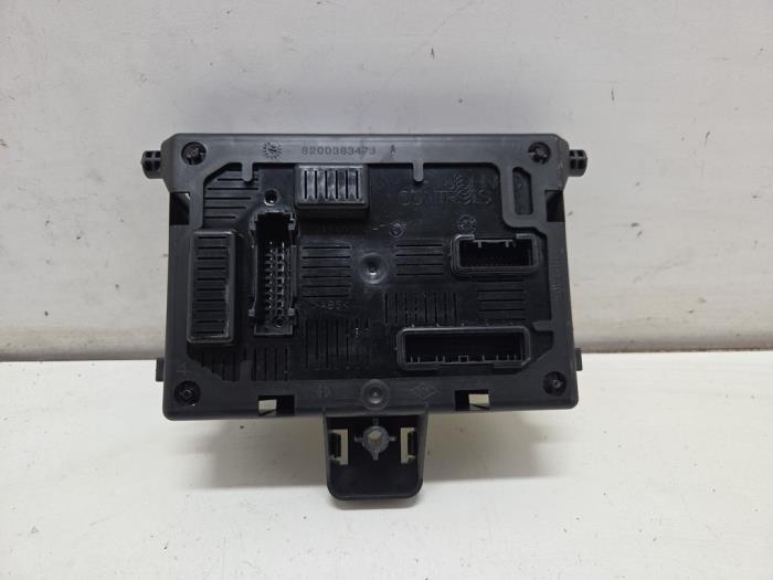 Computer Body Control Renault Clio III (BR/CR), 2005 / 2014 1.2 16V 75, Hatchback, Benzine, 1.149cc, 55kW (75pk), FWD, D4F740; D4FD7; D4F706; D4F764; D4FE7, 2005-06 / 2014-12, BR/CR1J; BR/CRCJ; BR/CR1S; BR/CR9S; BR/CRCS; BR/CRFU; BR/CR3U; BR/CRP3 (Gebruikt)