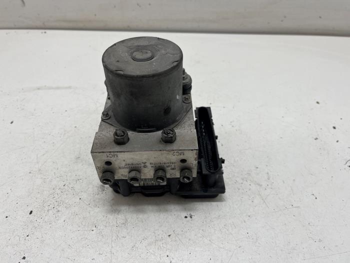 Gebruikte ABS Pomp Mitsubishi Colt (Z2/Z3) 1.5 16V CZT Turbo Prijs € 75,00 Margeregeling aangeboden door F. van den Mosselaar autodemontage