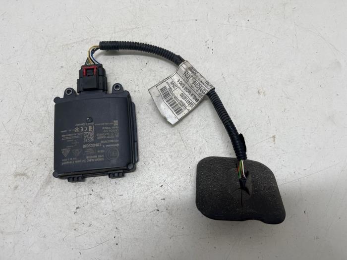 Gebruikte Radar sensor Opel Movano Movano-e Prijs € 50,00 Margeregeling aangeboden door F. van den Mosselaar autodemontage