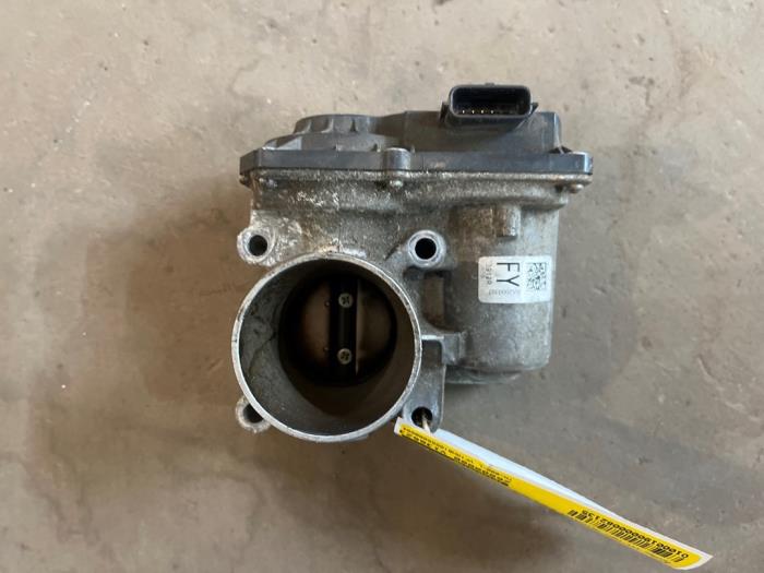 Gebruikte Gasklephuis Renault Twingo III (AH) 1.0 SCe 70 12V Prijs € 25,00 Margeregeling aangeboden door F. van den Mosselaar autodemontage