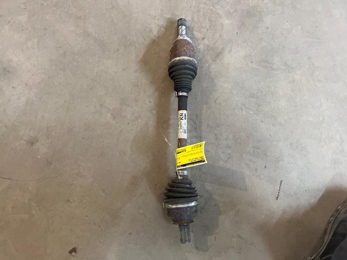Gebruikte Aandrijfas links-voor Renault Twingo III (AH) 1.0 SCe 70 12V Prijs € 35,00 Margeregeling aangeboden door F. van den Mosselaar autodemontage