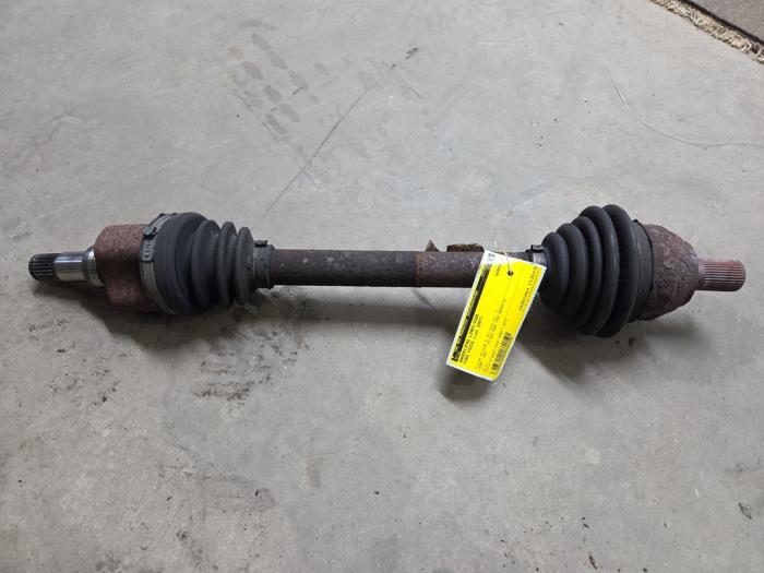 Gebruikte Aandrijfas links-voor Ford Focus 2 Wagon 1.6 Ti-VCT 16V Prijs € 35,00 Margeregeling aangeboden door F. van den Mosselaar autodemontage