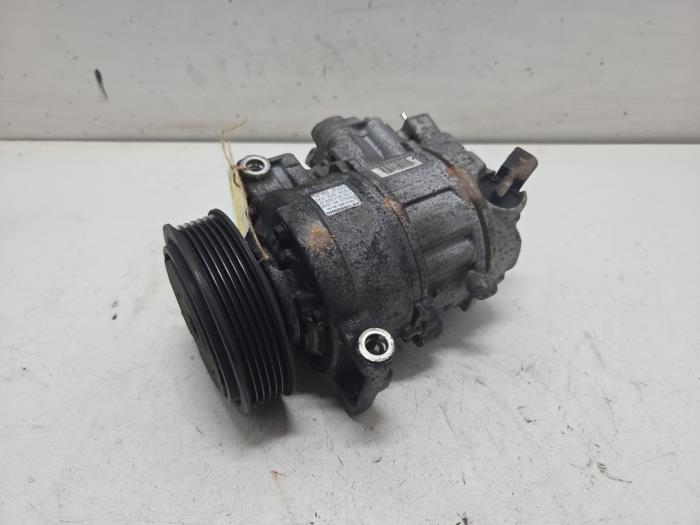 Gebruikte Aircopomp Volkswagen Golf V (1K1) 1.4 16V Prijs € 75,00 Margeregeling aangeboden door F. van den Mosselaar autodemontage
