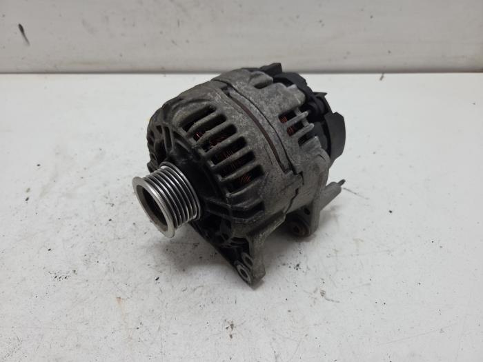 Gebruikte Dynamo Volkswagen Golf Plus (5M1/1KP) 1.6 FSI 16V Prijs € 35,00 Margeregeling aangeboden door F. van den Mosselaar autodemontage